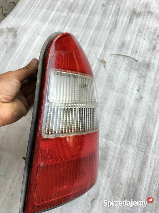 Opel Vectra B kombi LAMPA TYŁ TYLNA PRAWA lampy tylne lubelskie