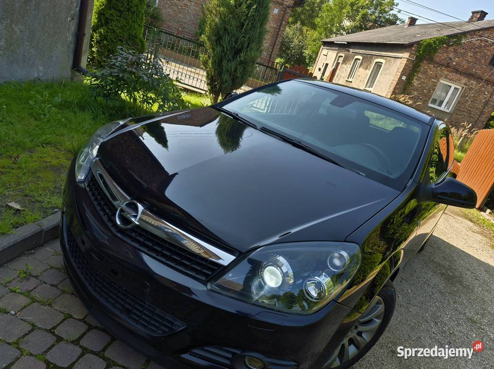 Opel Astra Gtc czarna xenon pdc bezwypadkowy