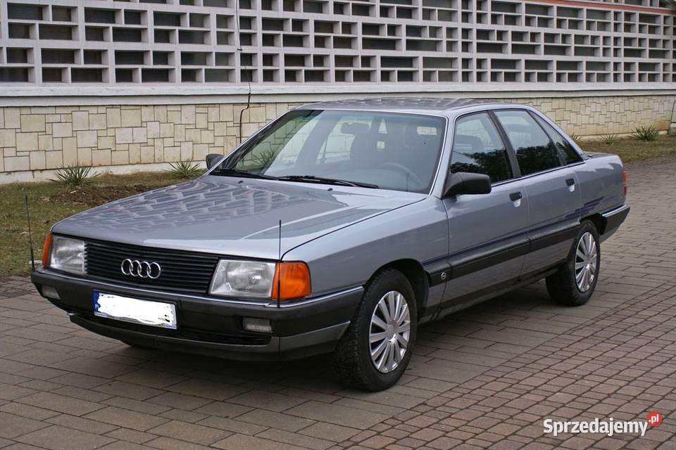 Błotnik przedni lewy Audi 100 C3 1982 r osobowe Krosno