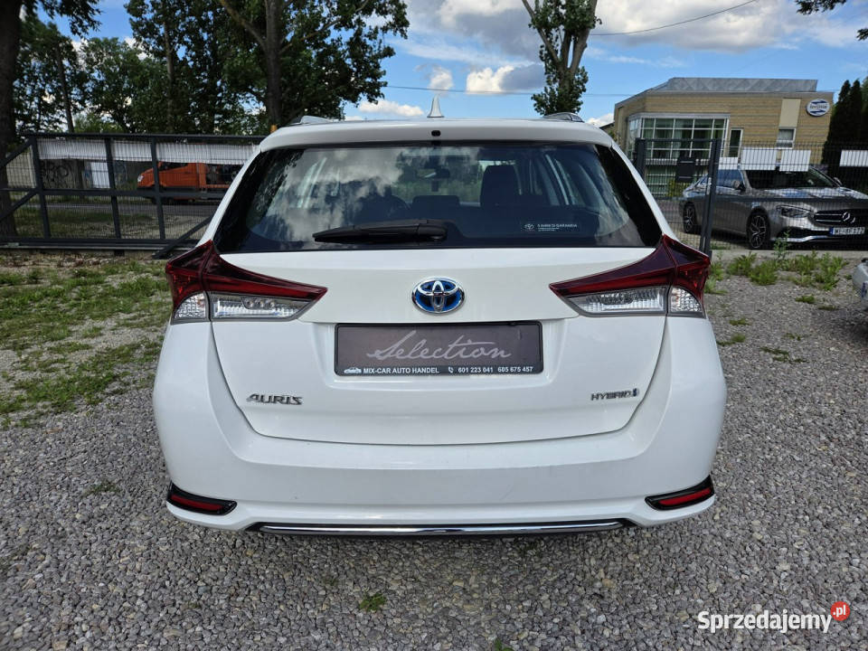 Toyota Auris 18 HSD 136 Kamera Serwisowany Otwock Mały