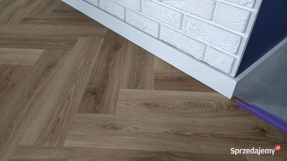 Montaż paneli podłogowych montaż drzwi jodełka