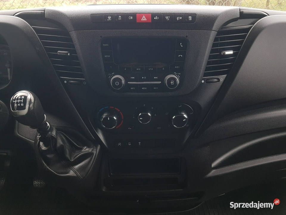 Iveco Daily KONTENER NISKOPODŁOGOWY 443x223x242 biały Samochody dostawcze Poręba