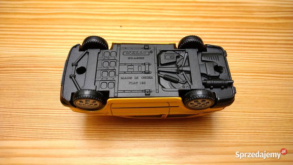 Fiat 126p Maluch 143 żółty czarne tablice