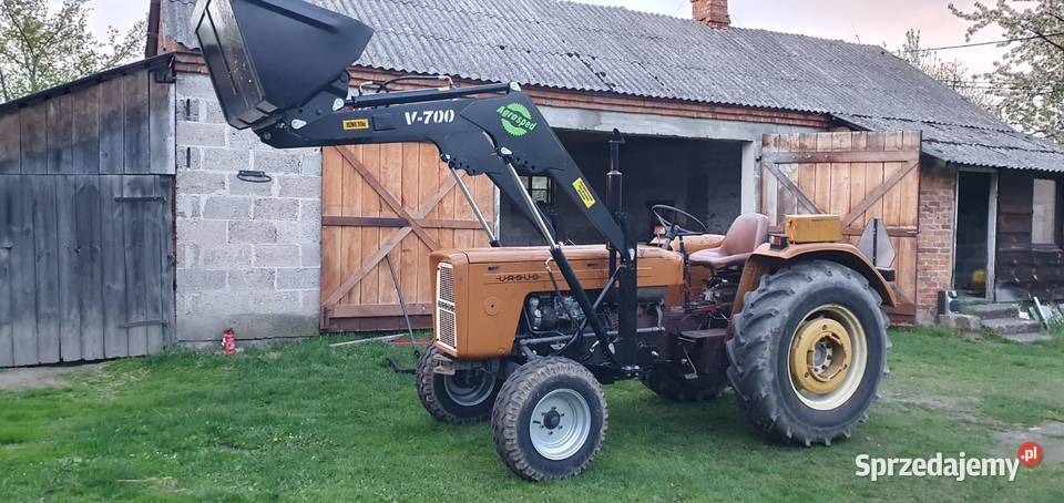 Ładowacz czołowy firmy Agrosped model V700 Skalbmierz