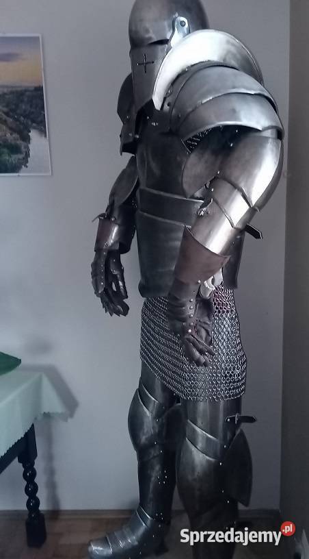Zbroja rycerska pełna cała na manekinie