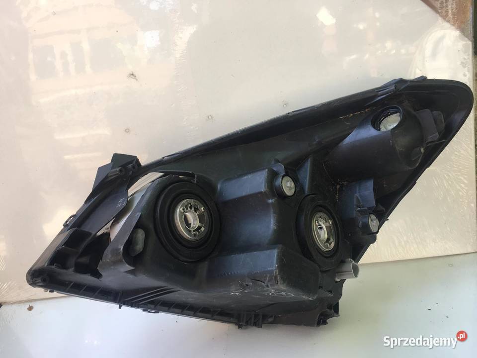 TOYOTA COROLLA VERSO PRAWA LAMPA PRZÓD