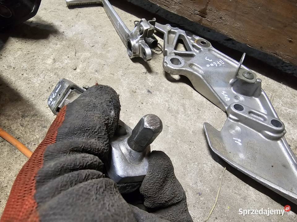 Suzuki RF 600 set prawy przedni podnóżek stopka Jelenia Góra