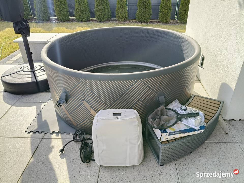 Basen z hydromasażem 165 6osobowy Kocmyrzów