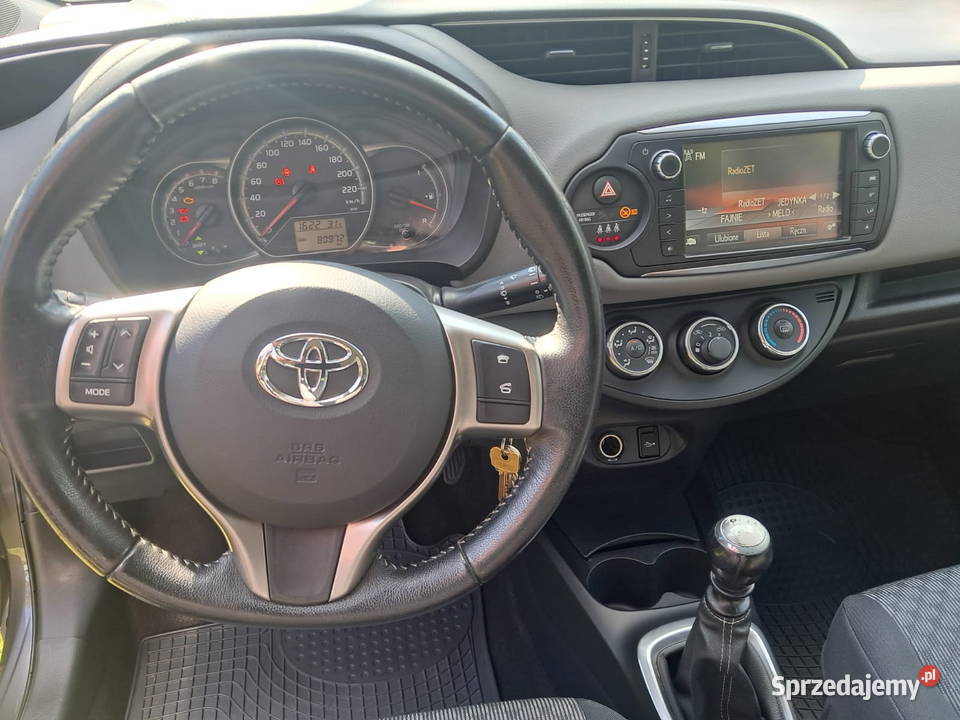 Toyota Yaris bezwypadkowa welurowa tapicerka Gliwice