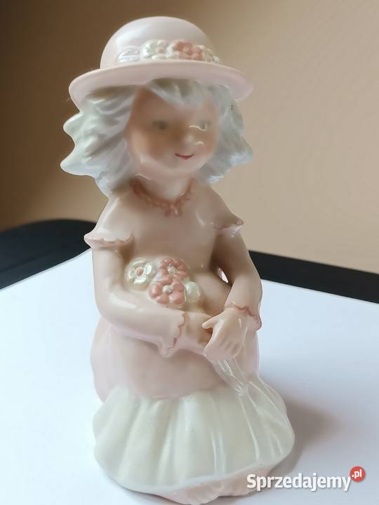 Figurka kolekcjonerska porcelana dziewczyna z lubelskie Zamość