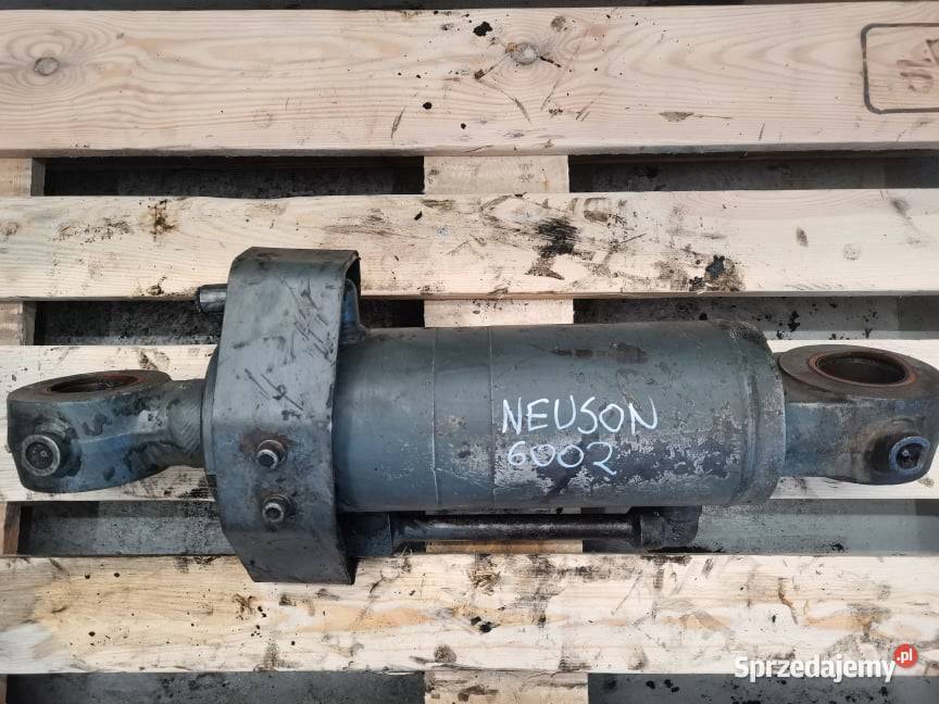 Neuson 6002 Siłownik pługa Wilkowo