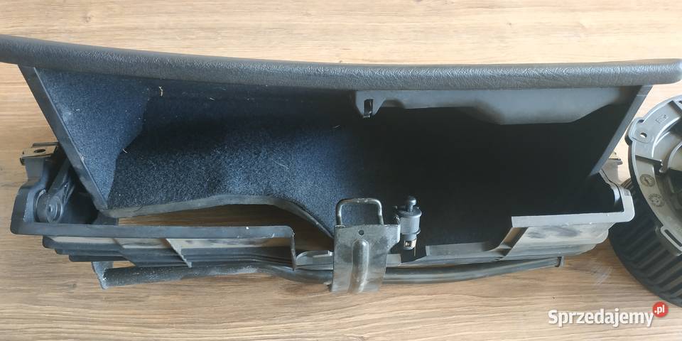 Audi 80 B4 schowek do wersji z klimą Busko-Zdrój sprzedam