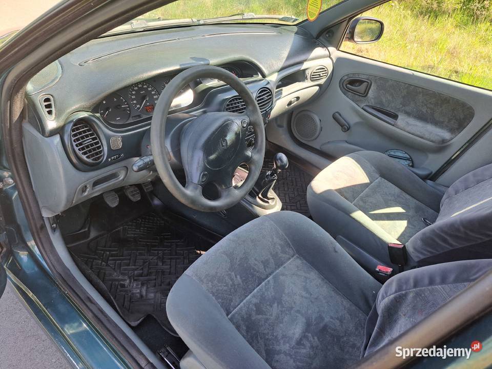 Sprzedam Renault megane 14 benzyna 1999r sedan nieuszkodzony mazowieckie Żyrardów sprzedam
