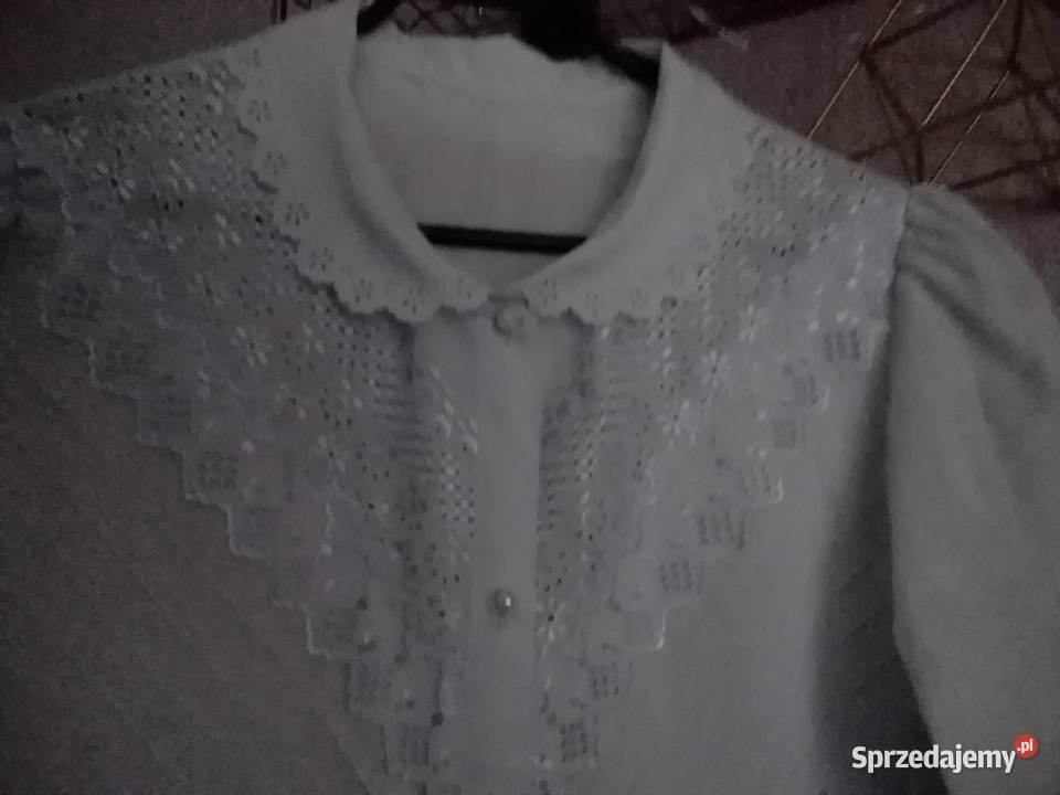 Bluzka damska z kołnierzykiem haftowana