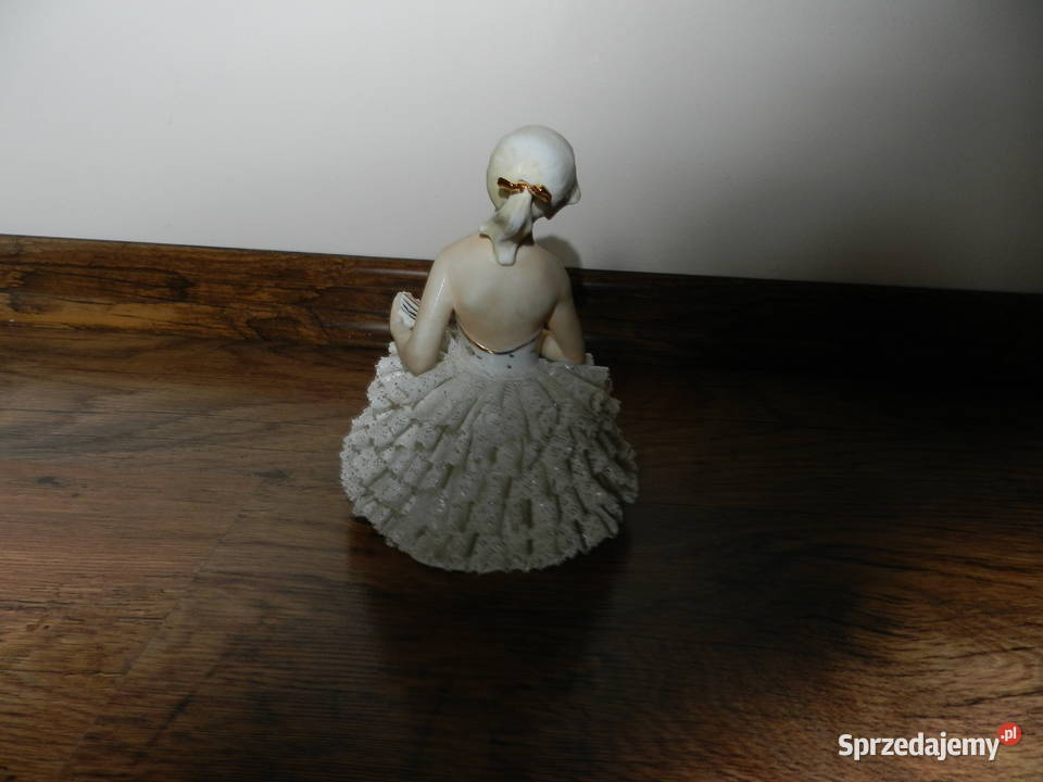 Zabytkowa porcelanowa figurka