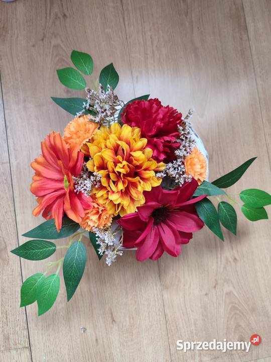 Kompozycja kwiatowa obciążona niewielki stroik