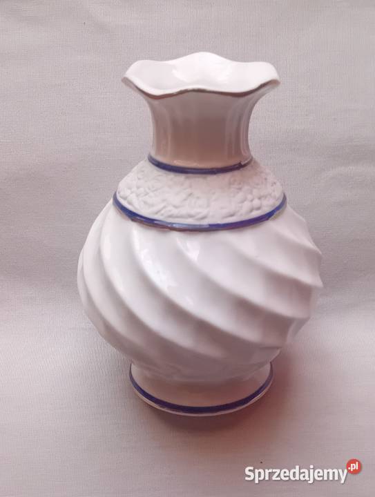 Kenelowany wazonik porcelanowy z biskwitowym wielkopolskie Koźminek