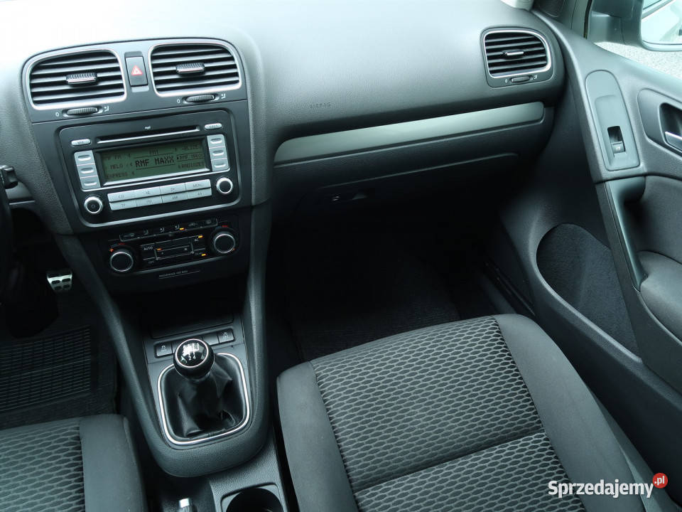 VW Golf 16 TDI beżowy