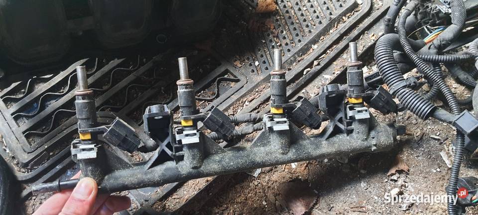 POKRYWA ZAWORÓW M03017B150 Silniki i osprzęt Niemodlin sprzedam