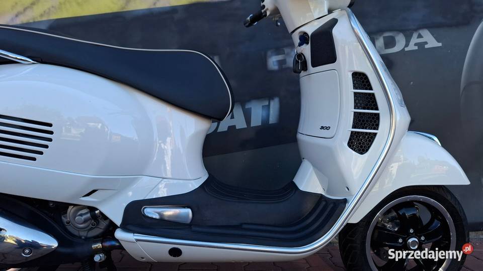 Piaggio Vespa 300 GTS 2022