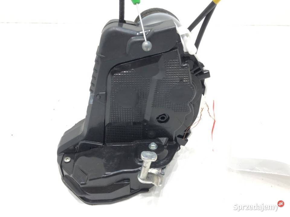 ZAMEK DRZWI PRAWY TYŁ TOYOTA YARIS IV Hatchback