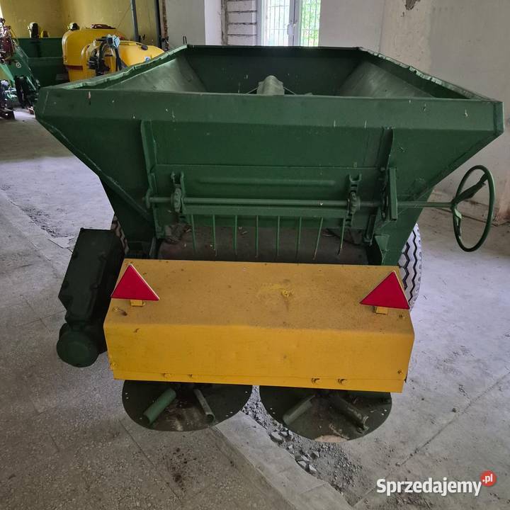 Rozsiewacz nawozów i wapna RCW3 Agromet 3tony Opoczno
