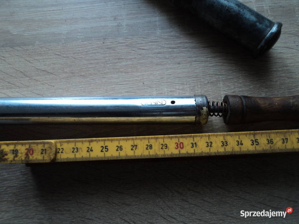 Stara z PRLu pompka rowerowa