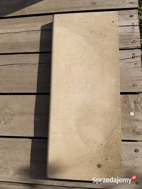 Obrzeża chodnikowe i płytki betonowe w kolorze Gniezno