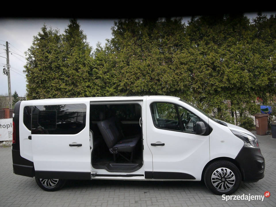 Opel Vivaro Długi 9osob Stan b 100bezwypadkowy Rok produkcji 2017 Częstochowa