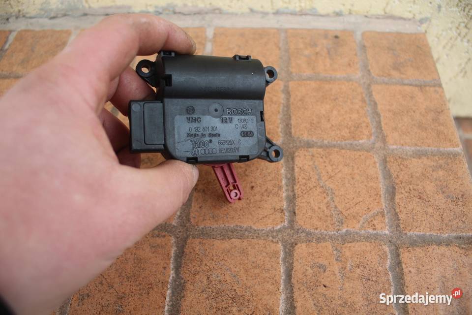 SILNICZEK NAGRZEWNICY AUDI A4 B6 8E1820511 osobowe