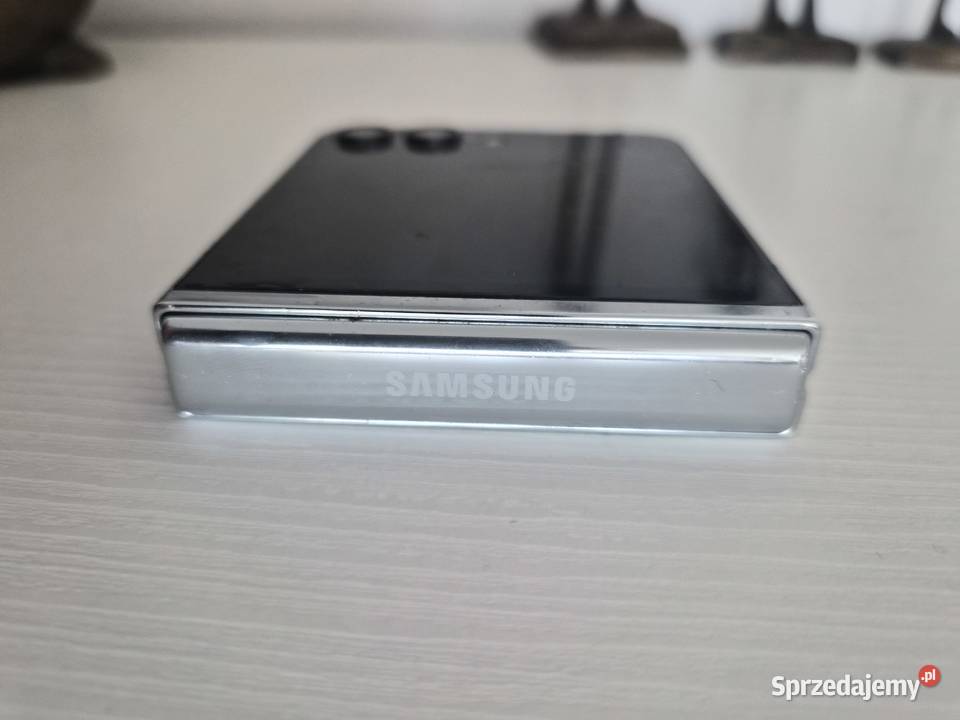 Smartfon Samsung Z Flip 5 8GB512GB sprzedam