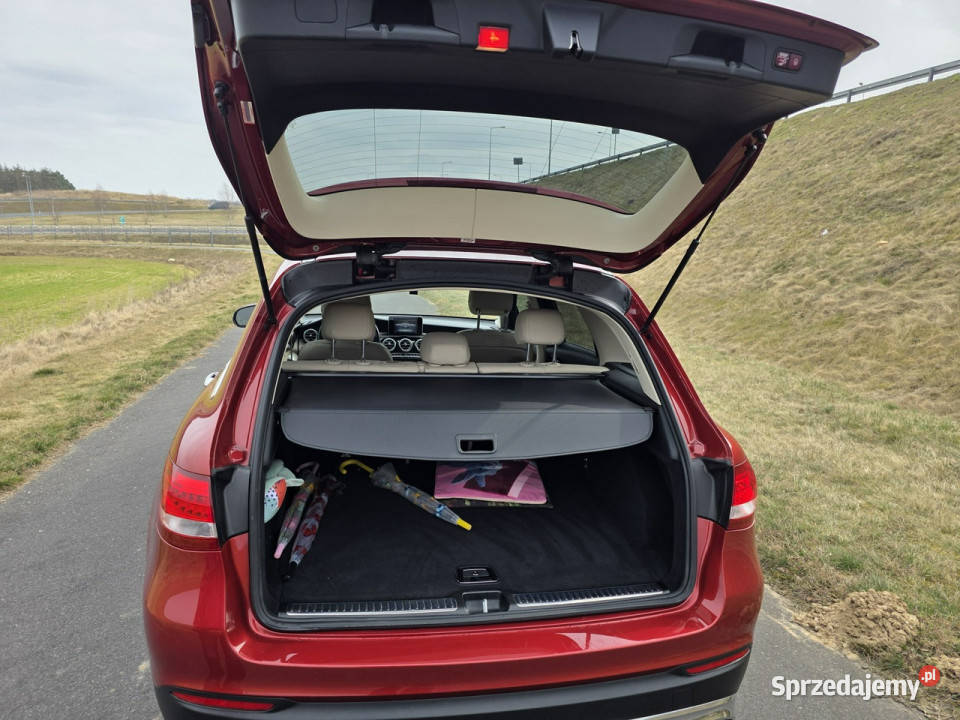 Mercedes GLC 300 zadbany ceramika serwisie I relingi dachowe Czarnków