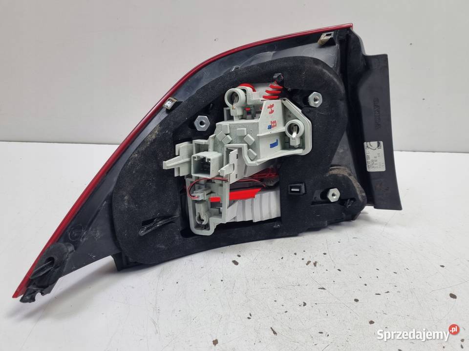 LAMPA PRAWA Volvo S60 II 1013r TYLNIA TYLNA Rudka