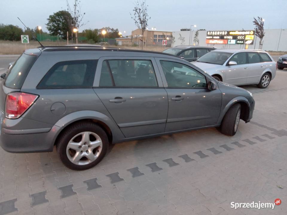 Opel Astra H kombi 17 CDTI Isuzu