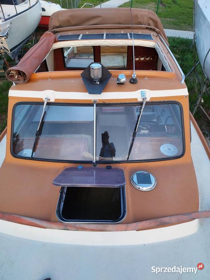 Motorówka 670 z silnikiem stacjonarnym 120 Poznań