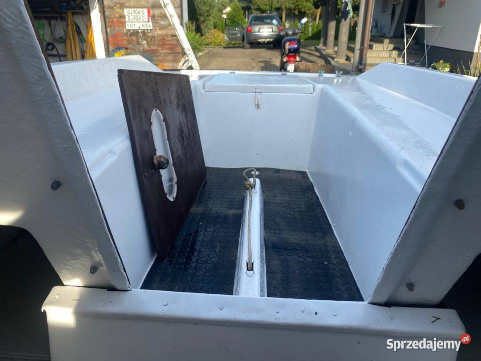 BEZ2 łódka łódź kabinowa Ustrzyki Dolne sprzedam