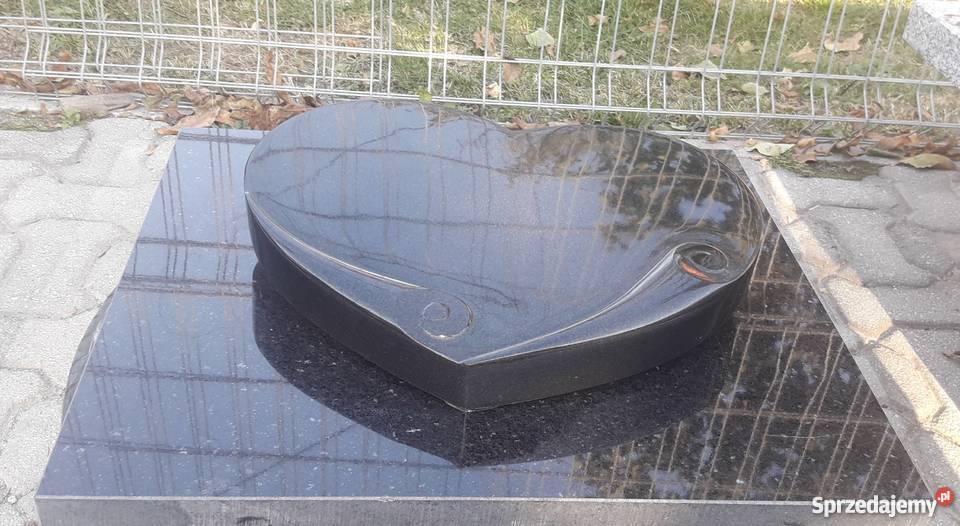 Serce z granitu szwed nagrobek urna Strzegom