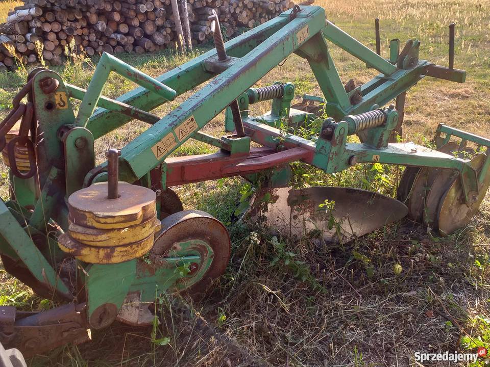 PŁUG DWUODKŁADNICOWY Z POGŁĘBIACZEM JAROCIN