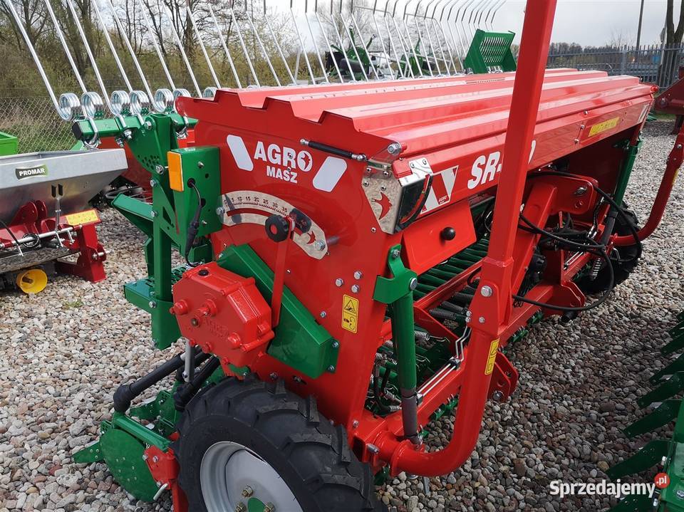 Siewnik zbożowy talerzowy z kołami kopiującymi nieuszkodzony Ciechanów