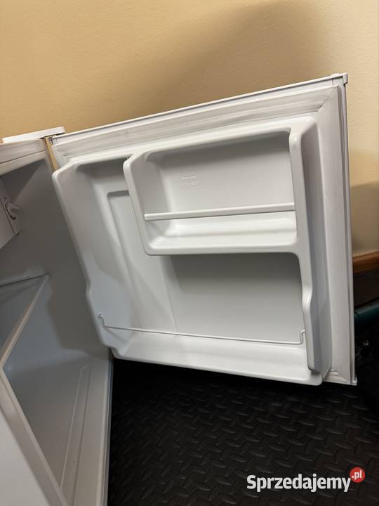 Mała lodówka Midea wolnostojące