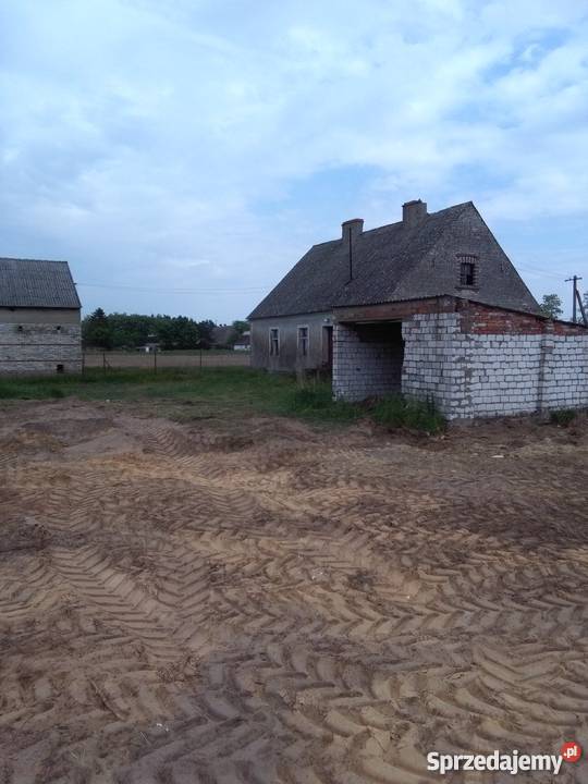 Dom z budynkiem gospodarczym Wyręba