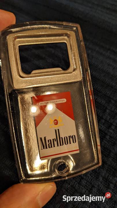 Vintage retro brylok otwieracz Marlboro Warszawa