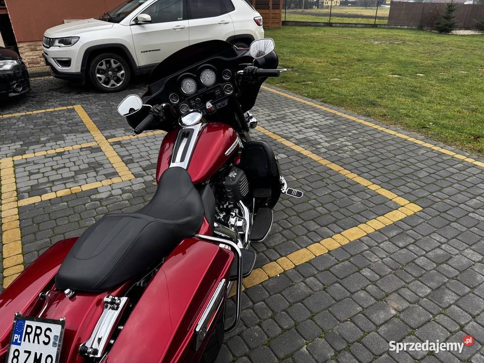 Harley Davidson Electra FLHTK mega stan