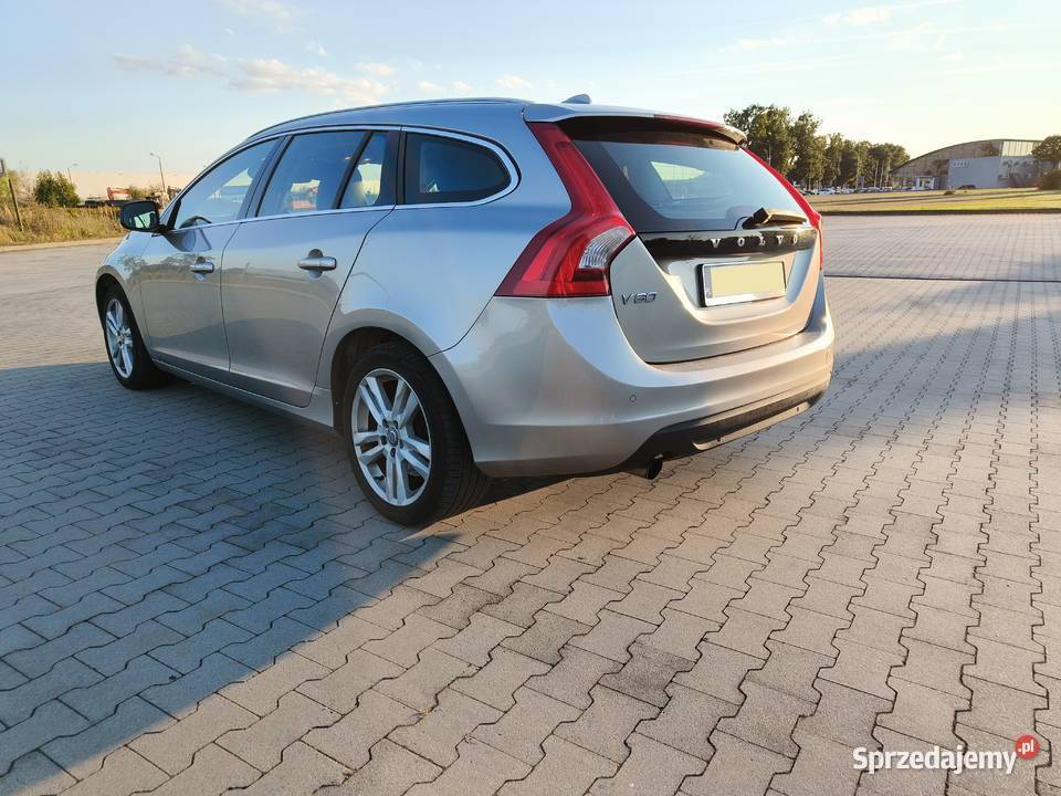 Volvo V60 2011 D3 163 Manual Momentum Opole sprzedam