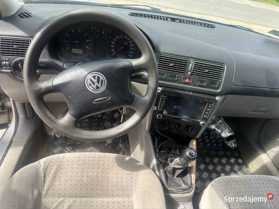 Volkswagen Golf IV 16 benzyna 1999r kupiony w Polsce Pilzno sprzedam