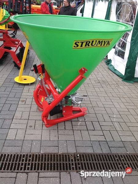 Rozsiewacz Lej plastikowy różne pojemności nieuszkodzony Guzy sprzedam