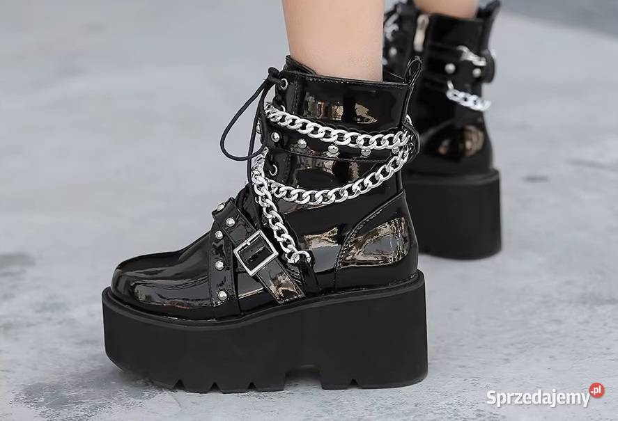 Botki wiązane czarne z łańcuchem 3542