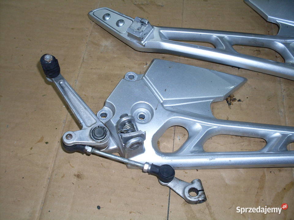 Podnóżek podnóżki set sety Suzuki GSR 600 Suchowola
