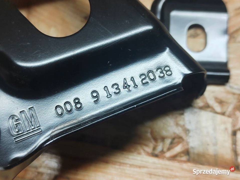 Mocowanie Wspornik Błotnika Lewy Przód Opel