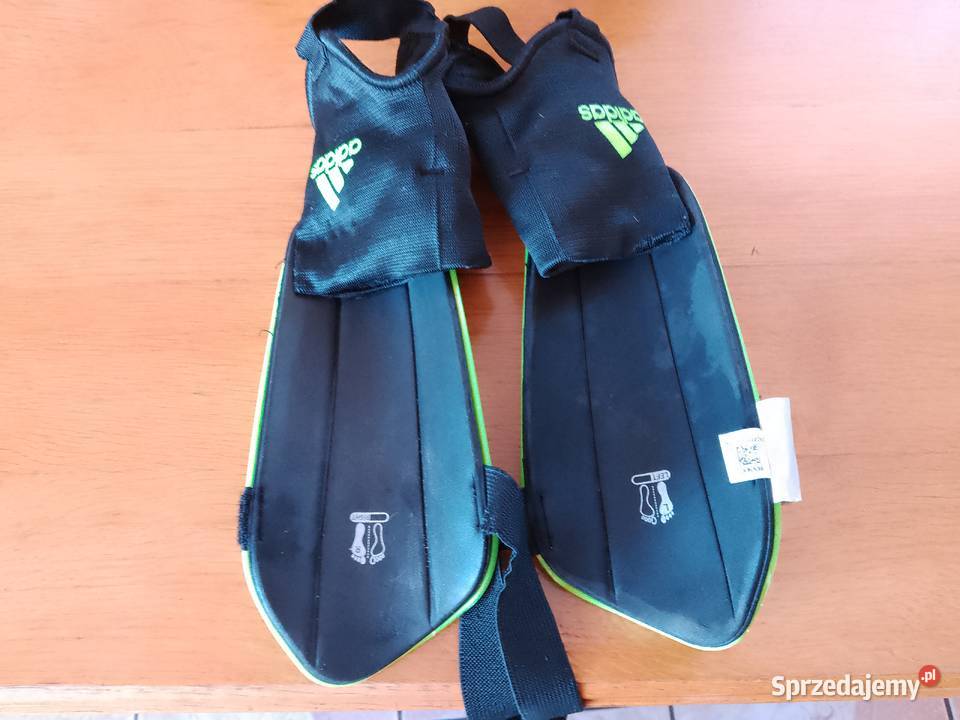 Ochraniacze sportowe piłkarskie L ADIDAS na Tarłów sprzedam